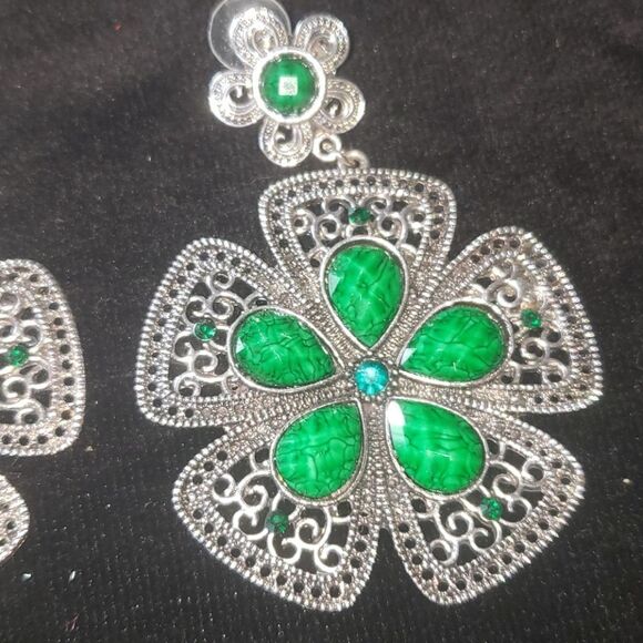 Designer Silvertone Jadite/Emerald Green Dangling Earrings - Picture 2 of 7